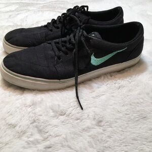 Nike black & teal sneakers size 11.5